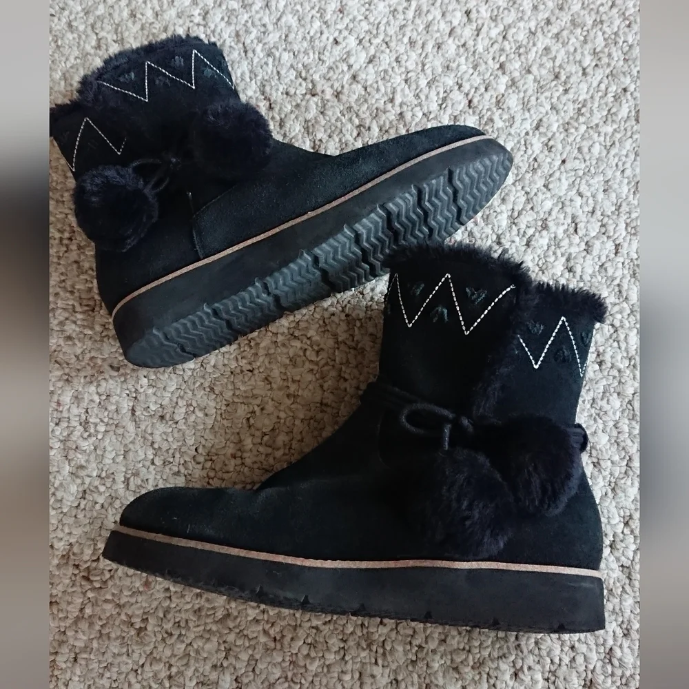 Jack Rogers Vera Suede Pom Pom Boots in black size 7